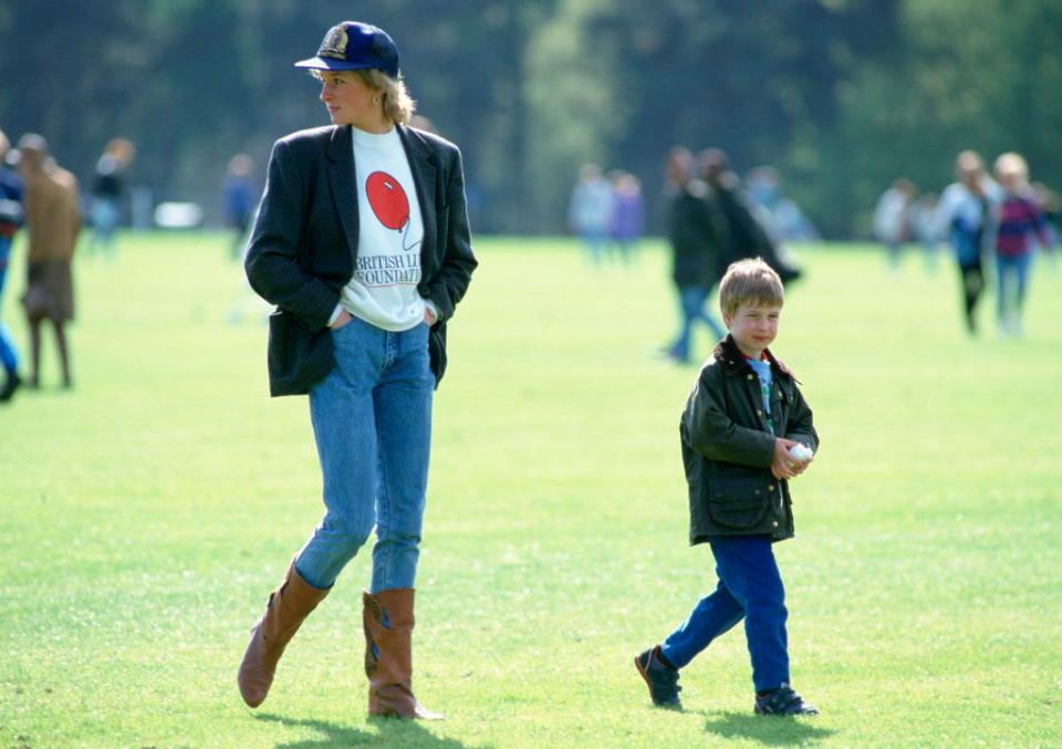 Princesse Diana en blazer et sweat