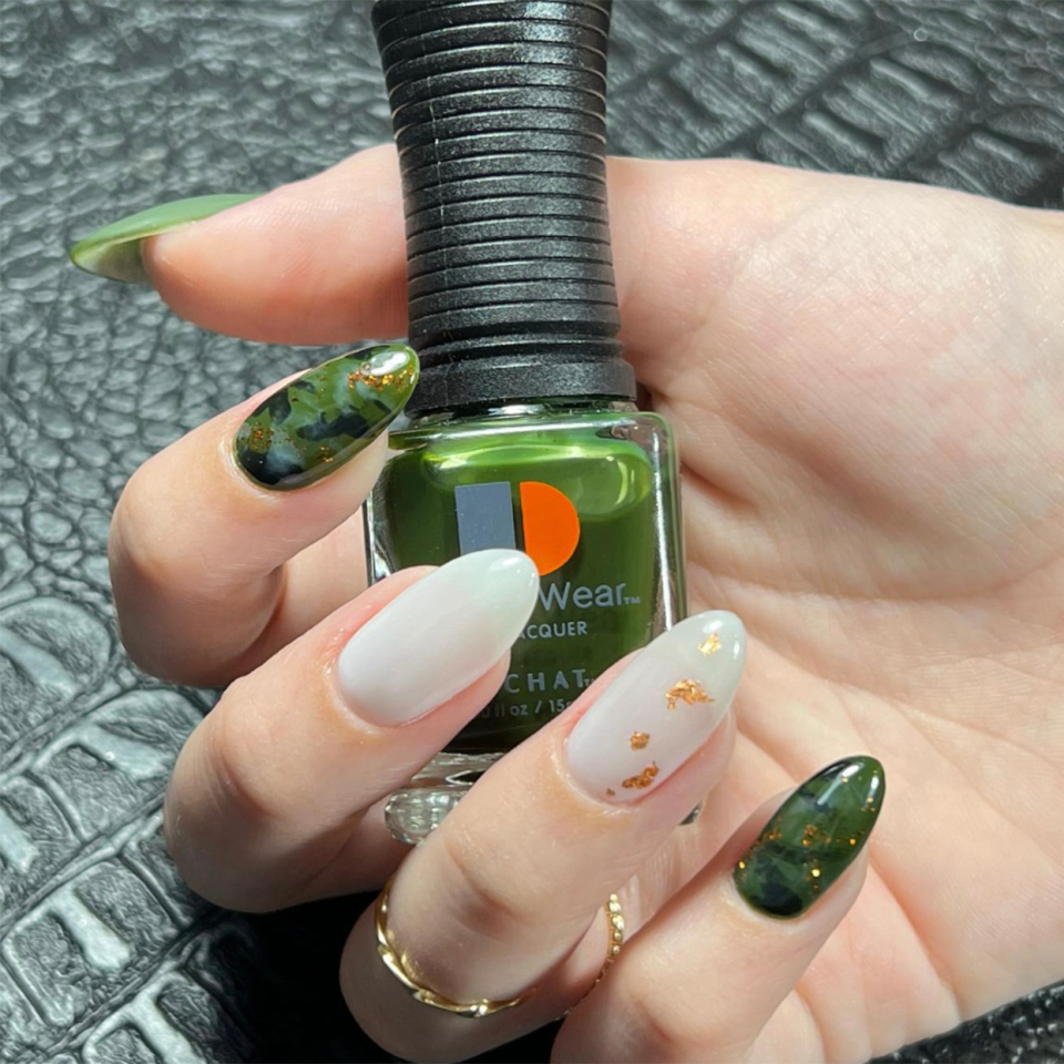 Saint Patrick's Day Nail Art - Green and Gold Marble