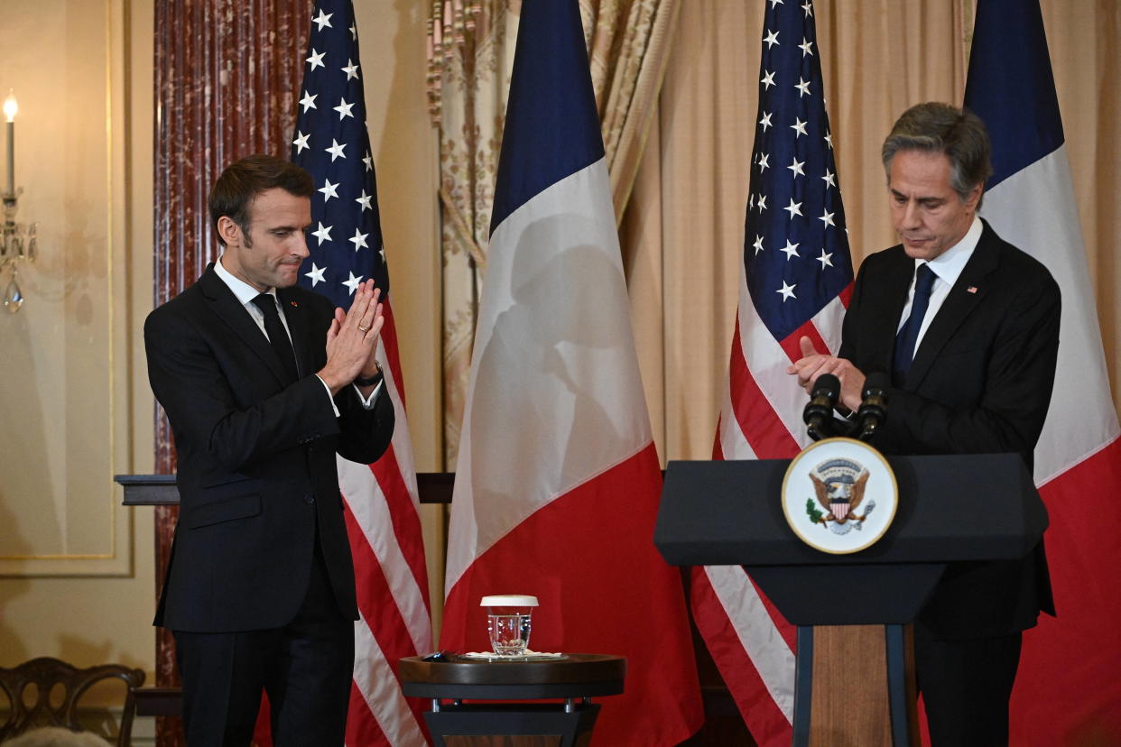 Le président français Emmanuel Macron avec le chef de la diplomatie américaine Antony Blinken, ici en décembre 2022 à Washington.