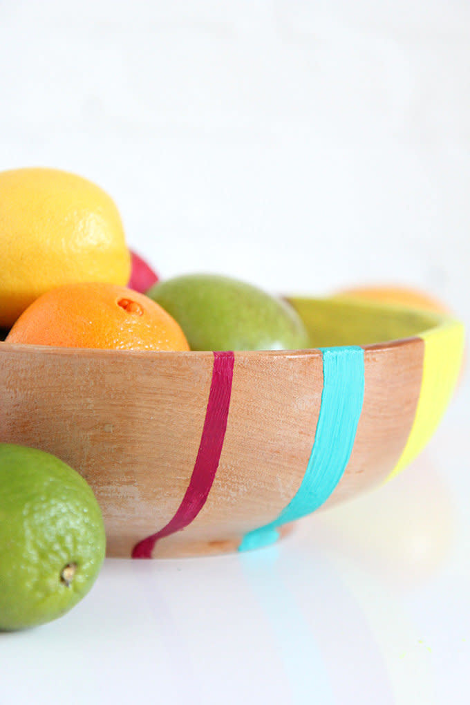 Head to <a href="http://ispydiy.com/2015/01/16/home-diy-colorblock-fruit-bowl/" target="_blank">I Spy DIY</a> to get started.&nbsp;