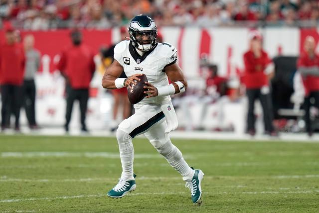 Hurts sets Eagles rushing record for QB in win over Packers