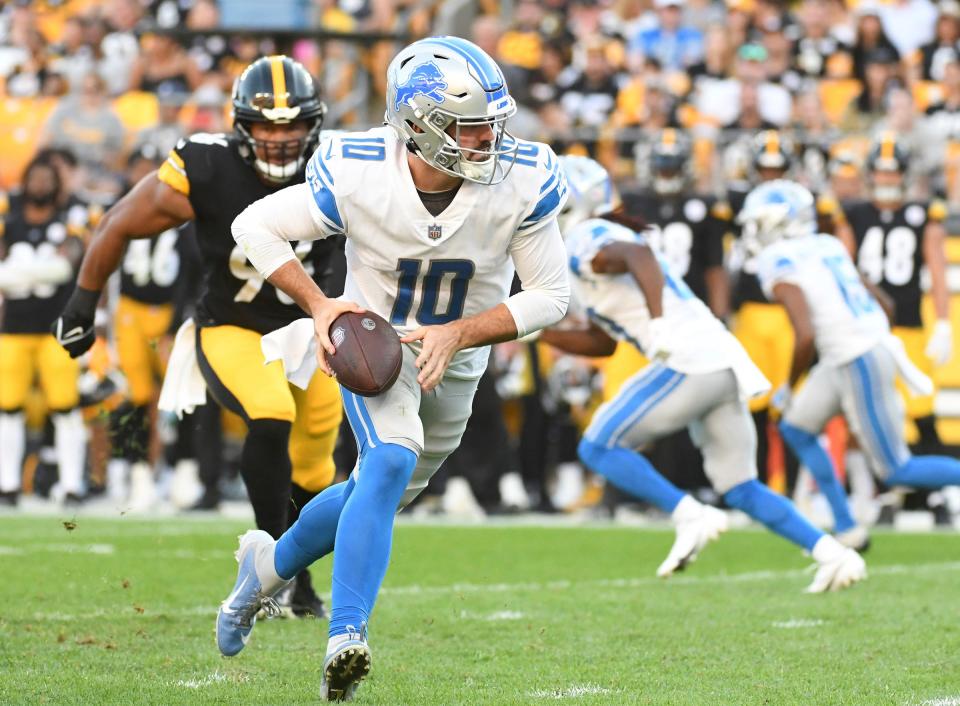 Detroit Lions quarterback David Blough (10) is pressured by Pittsburgh Steelers linebacker James Vaughters (96) at Acrisure Stadium. The Steelers won, 19-9.