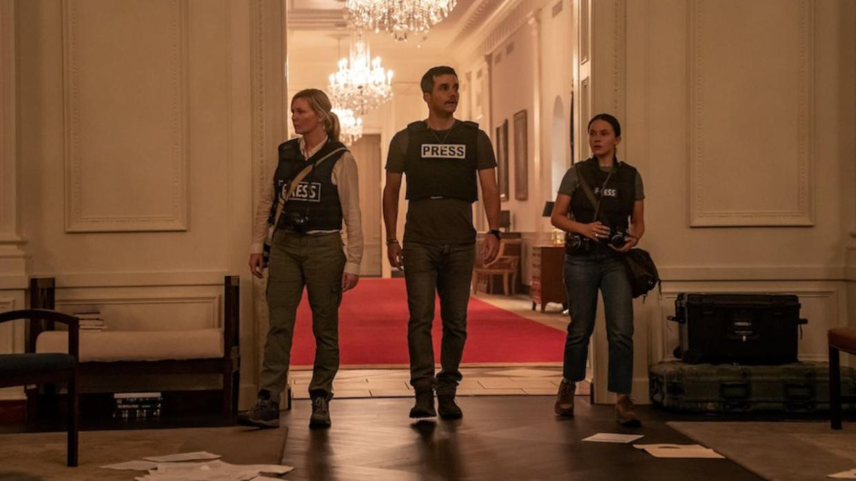  Kirsten Dunst Wagner Moura and Cailee Spaeny exploring a chaotic White House in Civil War. 