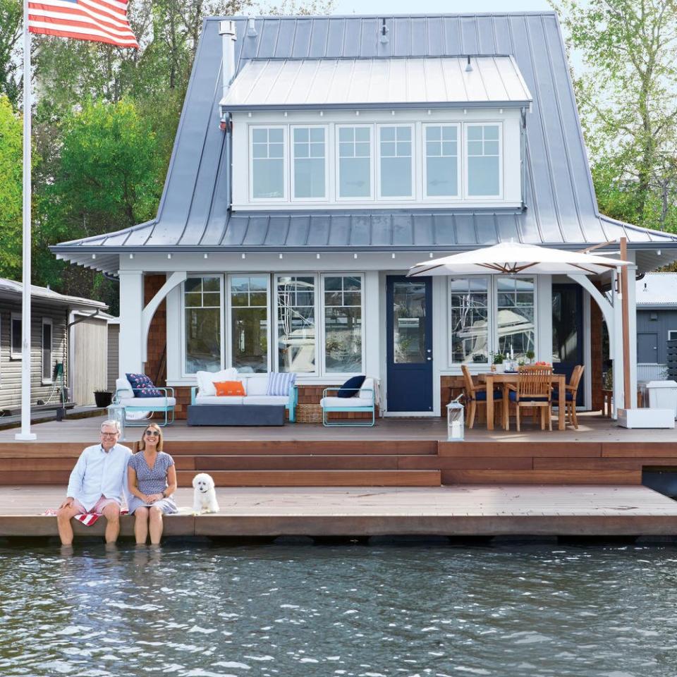 Tour This Sunny Floating Cottage