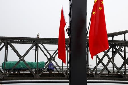 A truck crosses Friendship Bridge from China's Dandong, Liaoning province, to North Korea's Sinuiju September 12, 2016. REUTERS/Thomas Peter/Files