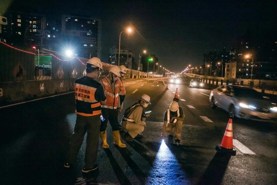 《圖說》新北市政府為維繫汐止區交通竭盡所能，以最安全工法及對區域交通最小衝擊，來完成穿越國道以提供社后地區最大交通效益。〈<a class="link " href="https://tw.news.yahoo.com/tag/工務局" data-i13n="sec:content-canvas;subsec:anchor_text;elm:context_link" data-ylk="slk:工務局;sec:content-canvas;subsec:anchor_text;elm:context_link;itc:0">工務局</a>提供〉