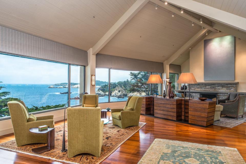 The living room inside the Lodge at Spindrift.