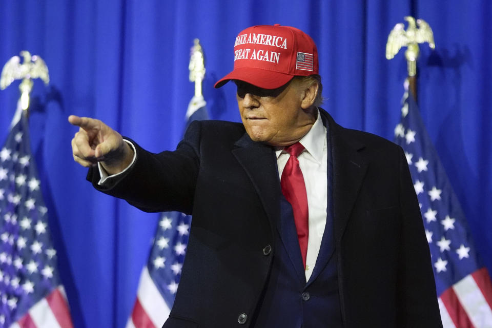 El candidato republicano Donald Trump con su gorra MAGA (AP Photo/Paul Sancya)