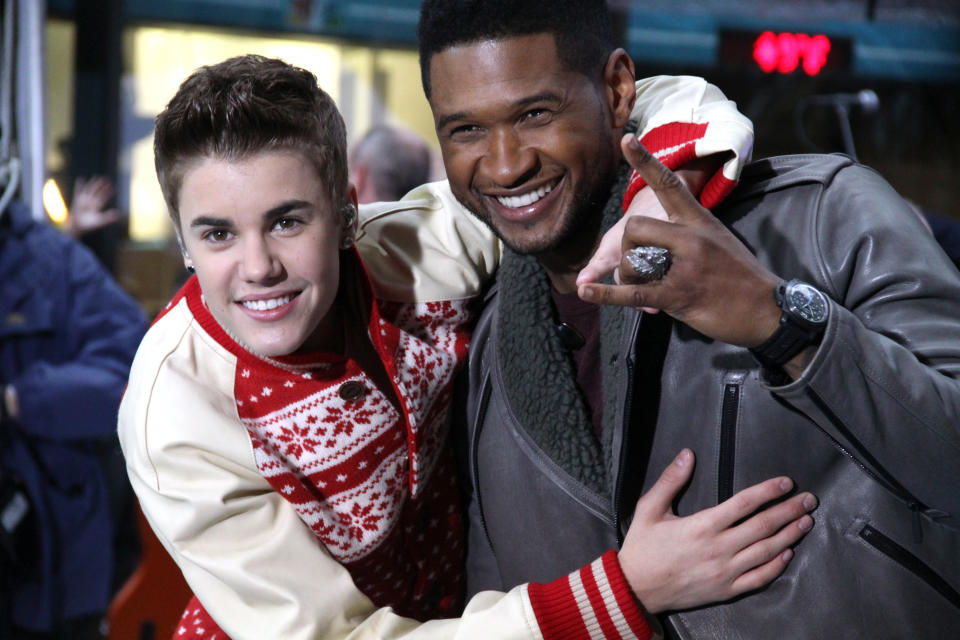 Justin Bieber y Usher en 'Today' show de NBC. (Photo by Fairchild Archive/Penske Media via Getty Images)