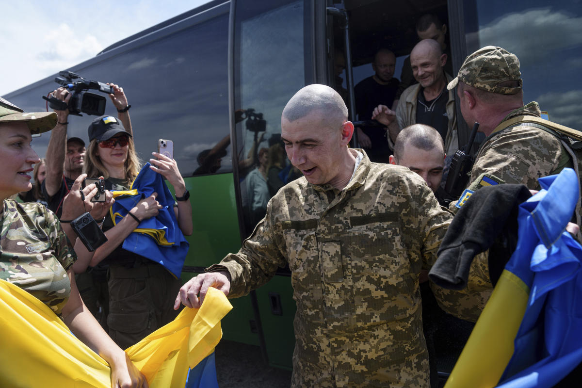 Russia and Ukraine trade POWs for the primary time in months. Our bodies of fallen also are swapped