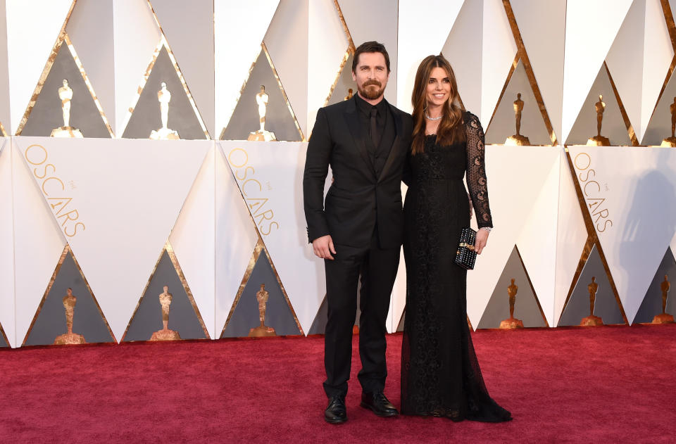 Was für ein Anblick! Auf dem roten Teppich der Oscar-Verleihung waren auch dieses Jahr wieder allerhand Star-Paare zu bestaunen. Besonders hervor stachen Christian Bale und seine hübsche Frau Sibi Blazic, beide in eleganter schwarzer Abendgarderobe. (Bild-Copyright: Getty Images/Jason Merritt)