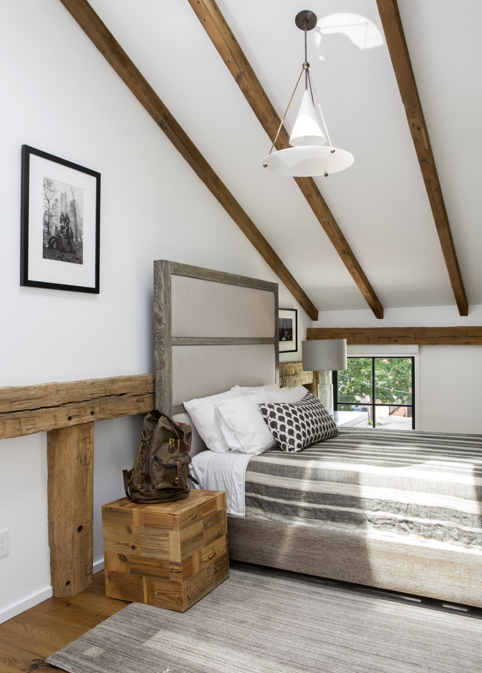 <p>This sunny, beame bedroom is situated along the Delaware River in New Hope, Pennsylvania. Design by <a href="https://deringhall.com/interior-designers/judy-king-interiors" rel="nofollow noopener" target="_blank" data-ylk="slk:Judy King Interiors;elm:context_link;itc:0;sec:content-canvas" class="link ">Judy King Interiors</a>.</p>