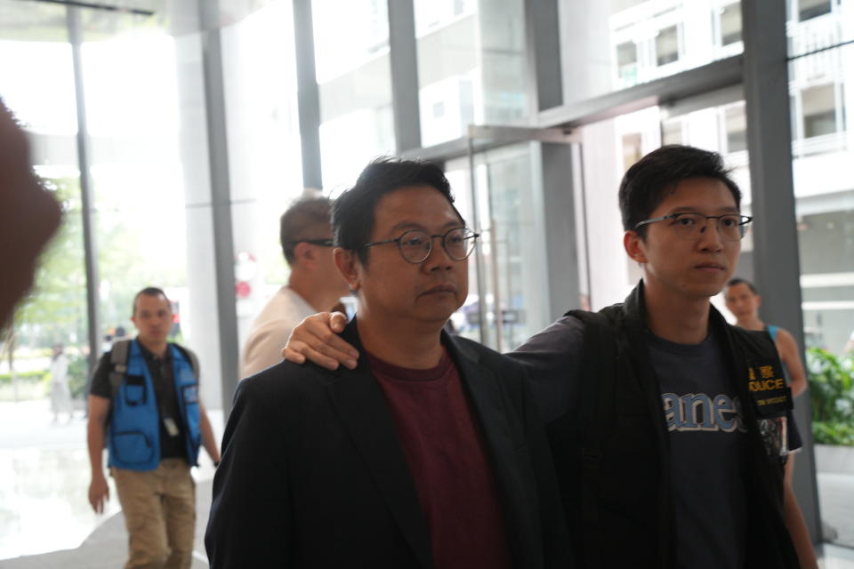 油尖旺前區議員朱江瑋今日（17 日）被捕，他下午被警方帶到觀塘宏利廣場搜查。
