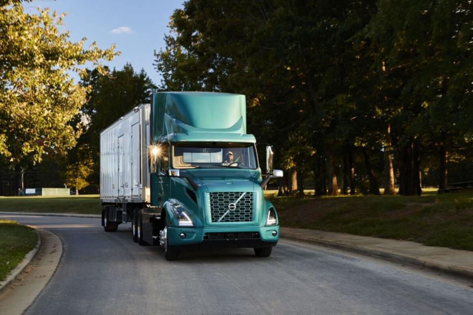 Volvo Trucks North America began integrating VNR Electric trucks into its inbound logistics supply chain in late 2021. (Photo: Volvo Trucks North America)