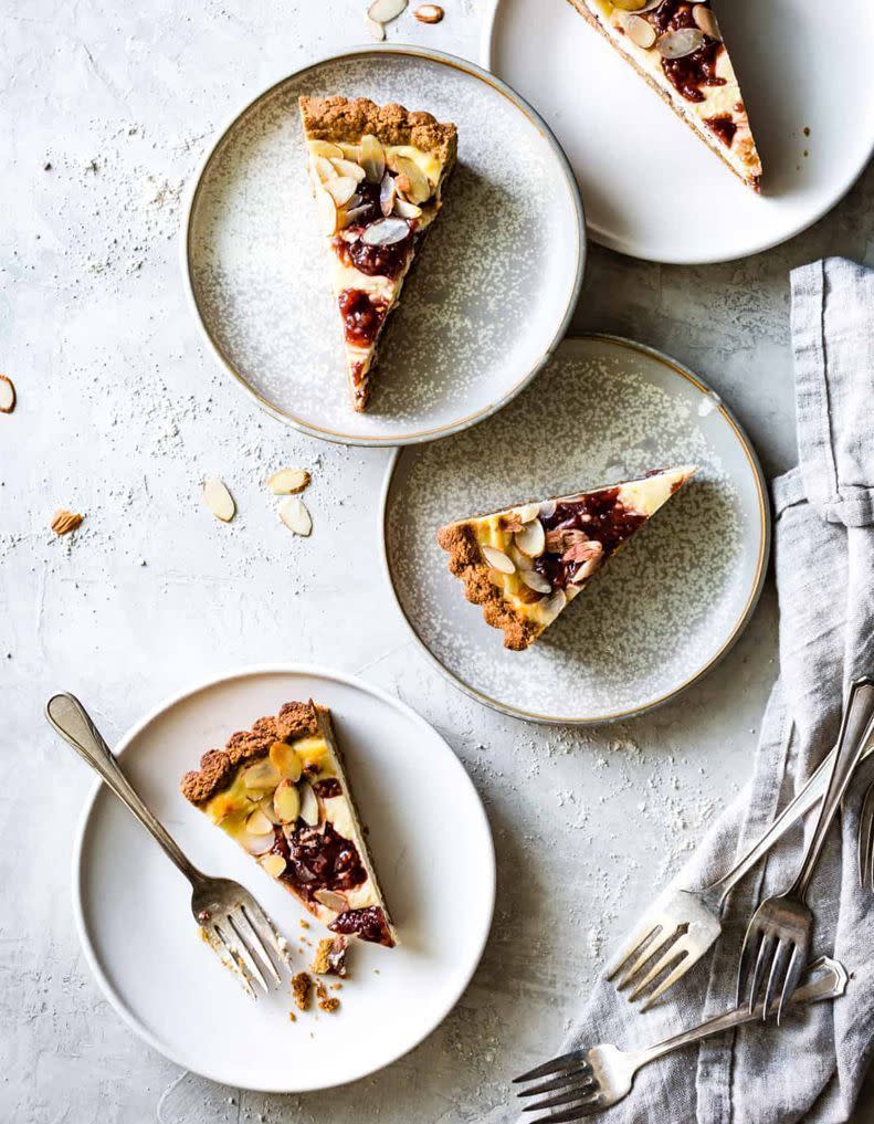 Crostata à l'amande, ricotta et confiture