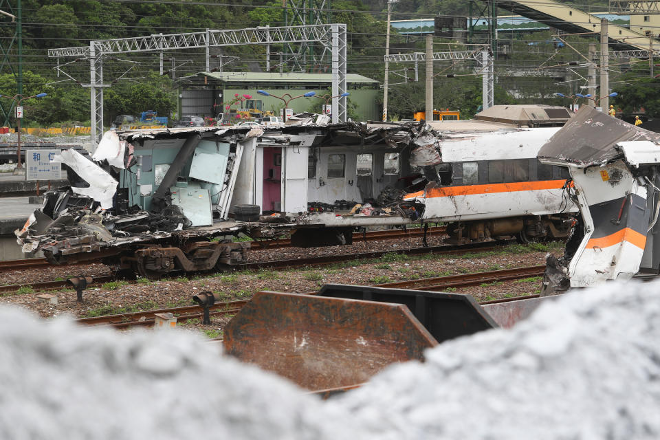 台鐵太魯閣號事故釀重大傷亡，台鐵局表示，已向肇事嫌疑人李義祥及東新營造求償新台幣8.24億元，申請假扣押3億多元。（中央社）