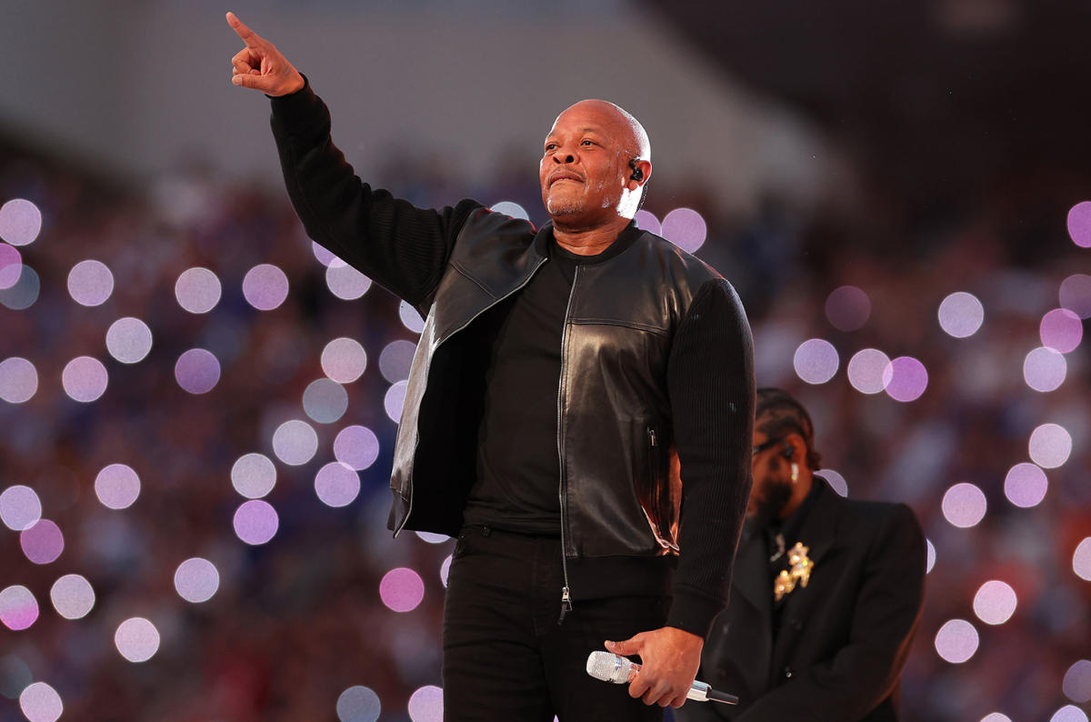 Dr. Dre offers advice for Rihanna's Super Bowl performance: “Put the right  people around you, and have fun”