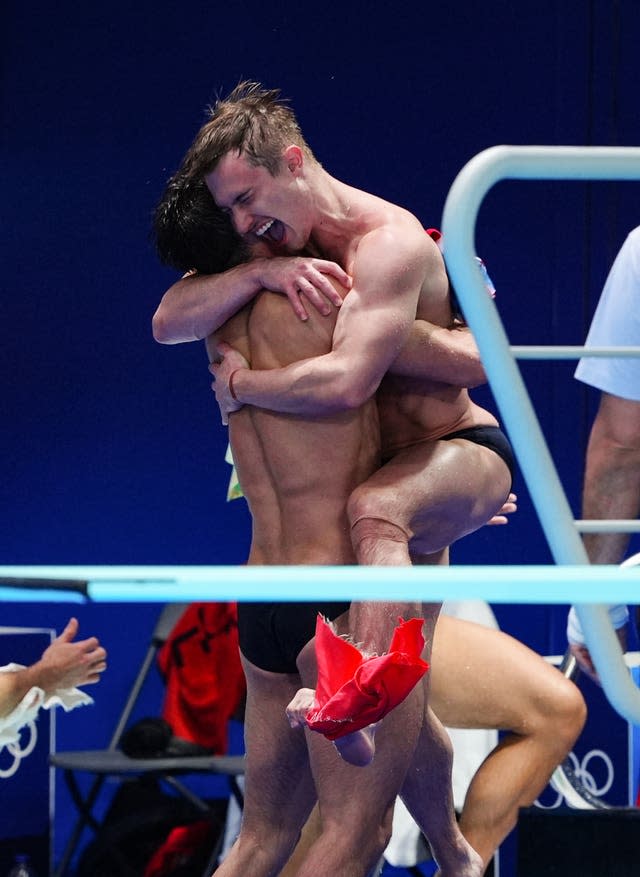 Jack Laugher and Anthony Harding hugging