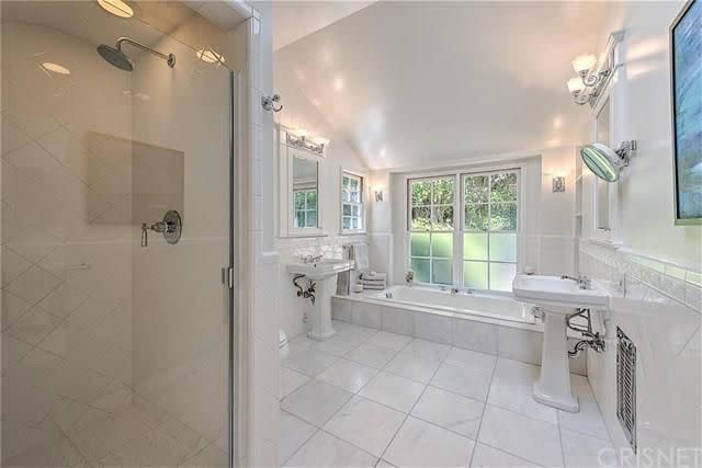 <p>One of the home’s three bathrooms has two sinks and a soaker tub. <br> (Realtor.com) </p>