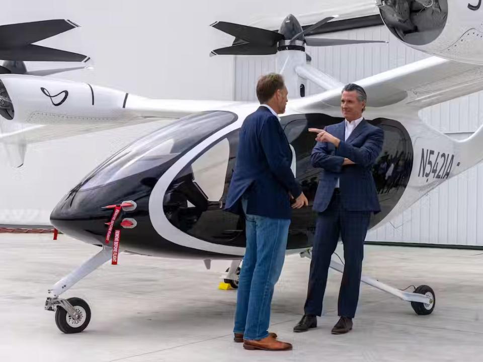 California Governor Gavin Newsom (right) and JoeBen Bevirt, Joby Aviation’s Founder and CEO (left), standing in front of the first aircraft to come off Joby’s Pilot Production Line in Marina, CA.