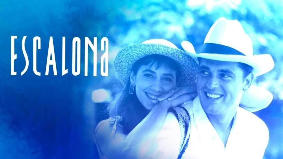 Por Netflix la serie colombiana ‘Escalona’ (1991), dirigida por Sergio Cabrera con Carlos Vives y Florina Lemaitre.