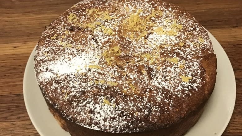 Bolo polana cake on plate