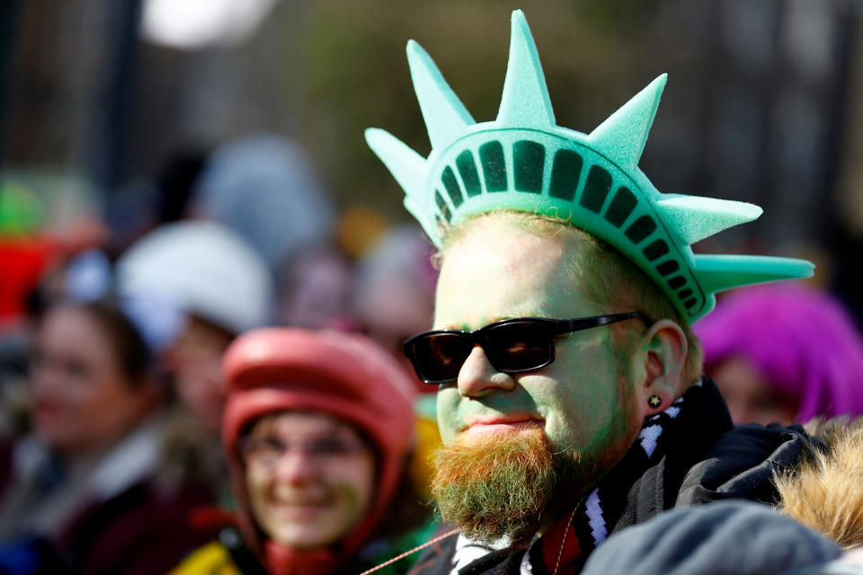 <p>A reveller at the traditional “Rosenmontag” Rose Monday carnival parade in Duesseldorf, Germany, Feb. 12, 2018. (Photo:Thilo Schmuelgen/Reuters) </p>