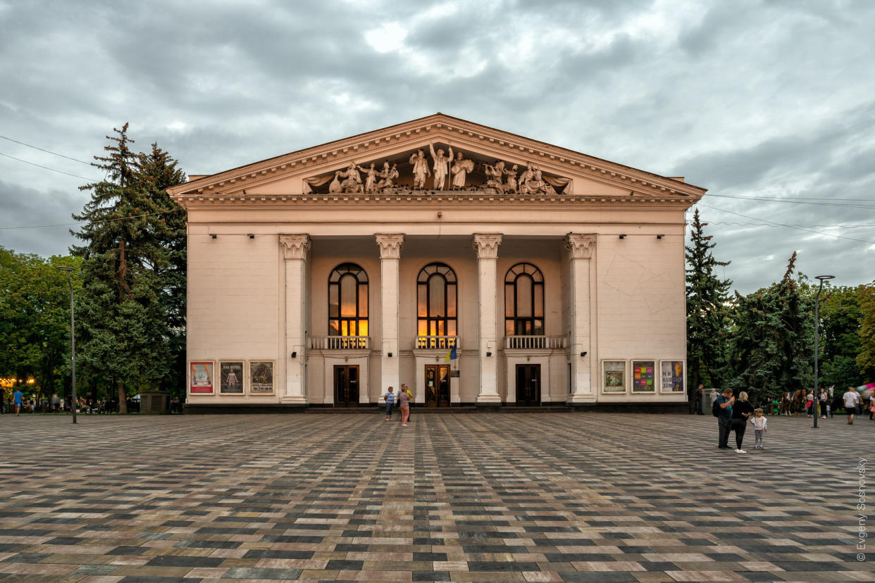 Mariupol’s renowned drama theatre before the war. (Evgeny Sosnovsky)
