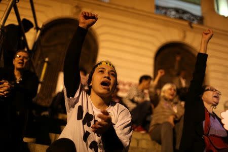 People yell slogans during a protest against the conviction on corruption charges of former president Luiz Inacio Lula da Silva, in Rio de Janeiro, Brazil July 20, 2017. REUTERS/Pilar Olivares