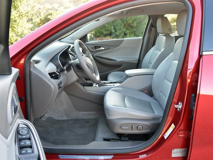 2016 Chevrolet Malibu front seats photo