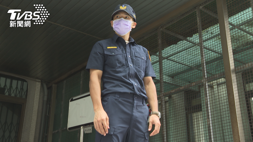警服、警帽都代表正義之氣，能保護員警。（圖／TVBS）