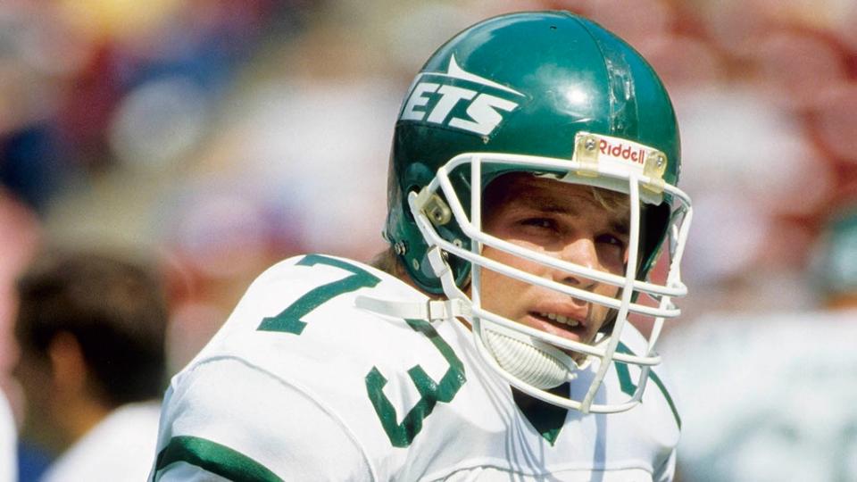 September 21, 1986;  E. Rutherford, NJ, USA: FILE PHOTO;  New York Jets defensive tackle Joe Klecko prior to the start of a game against the Miami Dolphins at Giants Stadium.