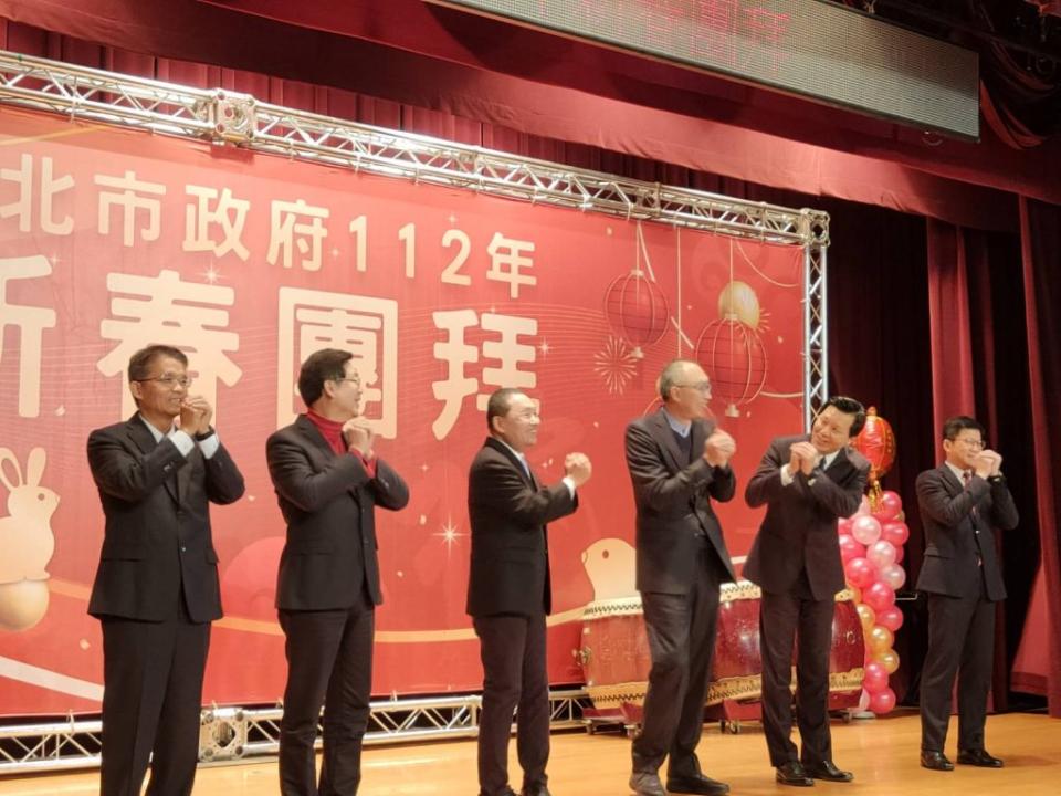 新北市政府30日舉辦新春團拜，市長侯友宜期許市府團隊攜手努力加快市政建設。（記者黃秋儒攝）