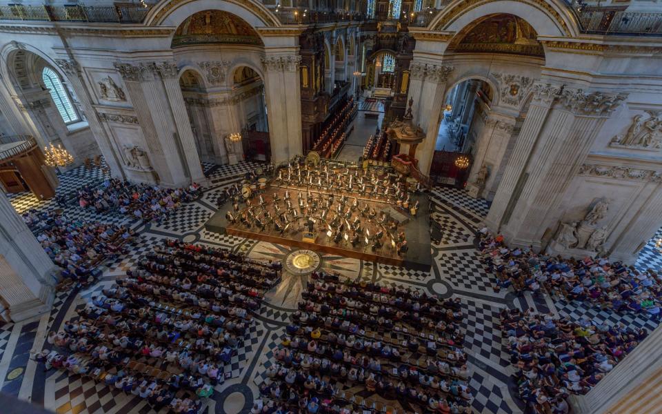 Simon Rattle conducts the LSO in St Paul's Cathedral - Graham Westley Lacdao