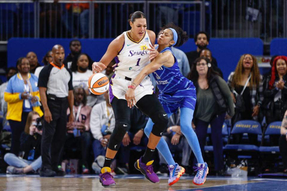 Candace Parker (right) looks to strip the ball from Liz Cambage.