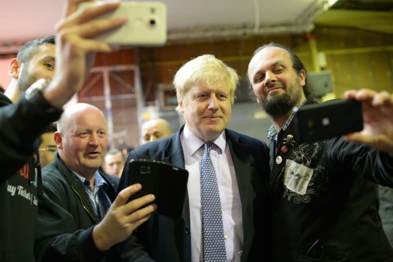 The new London mayor will replace the eccentric Conservative Boris Johnson (C), whose eight-year term in office included overseeing the 2012 Olympics