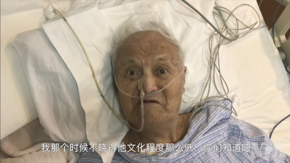 李銳去年101歲，在醫院<a href="https://www.voachinese.com/a/4348930.html?utm_medium=affiliate&utm_campaign=VOA-player4348930&utm_source=www.hkcnews.com/article/18525/%25E6%259D%258E%25E9%258A%25B3-%25E6%25AF%259B%25E6%25BE%25A4%25E6%259D%25B1-%25E7%25BF%2592%25E8%25BF%2591%25E5%25B9%25B3-18526/%25E3%2580%258C%25E6%25AF%259B%25E3%2580%258D%25E7%2597%2585%25E4%25B8%258D%25E6%2594%25B9%25EF%25BC%258C%25E7%25A9%258D%25E6%2583%25A1%25E6%2588%2590%25E3%2580%258C%25E7%25BF%2592%25E3%2580%258D&utm_content=player#player-start-time=1.63419" rel="nofollow noopener" target="_blank" data-ylk="slk:接受《美國之音》訪問;elm:context_link;itc:0;sec:content-canvas" class="link ">接受《美國之音》訪問</a>。美國之音影片截圖