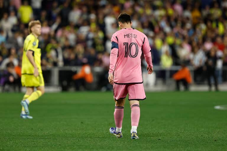 Lionel Messi tuvo que dejar el campo de juego apenas comenzado el segundo tiempo del duelo entre Inter Miami y Nashville