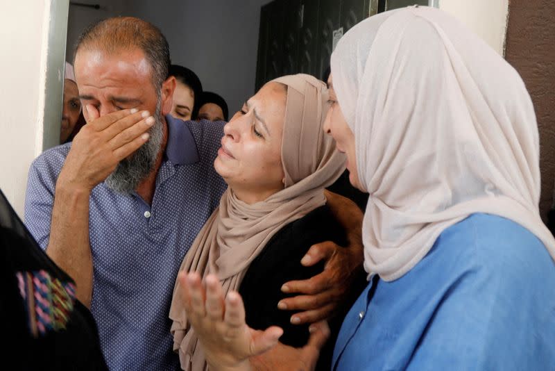 Mourners attend the funeral of Palestinian Mohammed Sabanah in Jenin