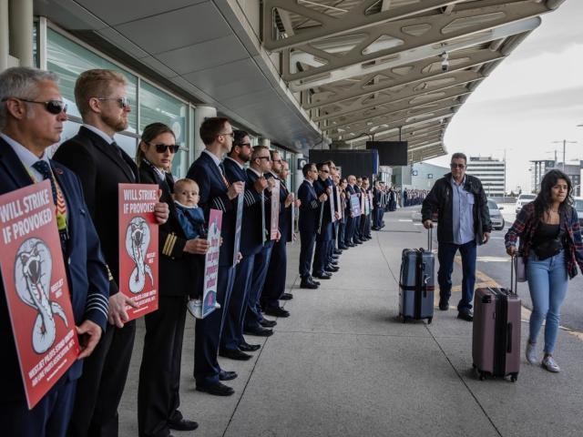 WestJet pilots prepare for strike with 'informational picket