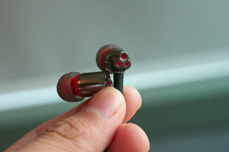 Port tubes at the opposite end of the in-ear headset grants a balanced sound signature for audio accuracy while in-game.