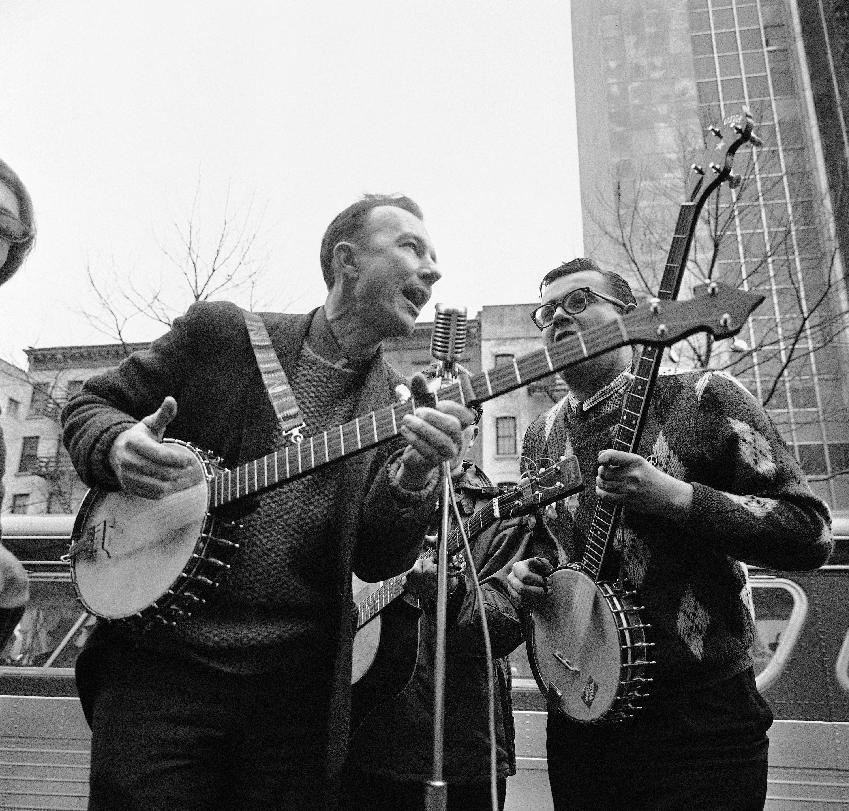 File-This May 13, 1975, file photo shows folk singer Pete Seeger, left, performing at the Rally for Détente at Carnegie Hall in New York. The American troubadour, folk singer and activist Seeger died Monday Jan. 27, 2014, at age 94. (AP Photo/Richard Drew, File)