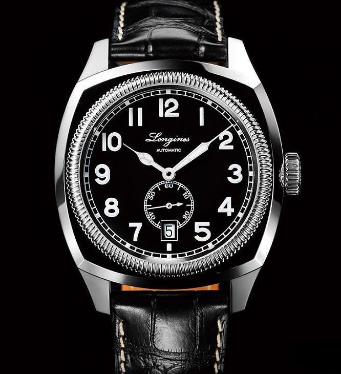 浪琴於2014年時，就曾經以Longines Heritage 1935的名字，復刻過Majetek捷克空軍飛行錶，當年的錶徑是42mm，有日期視窗，無小三角指標，防水30米。