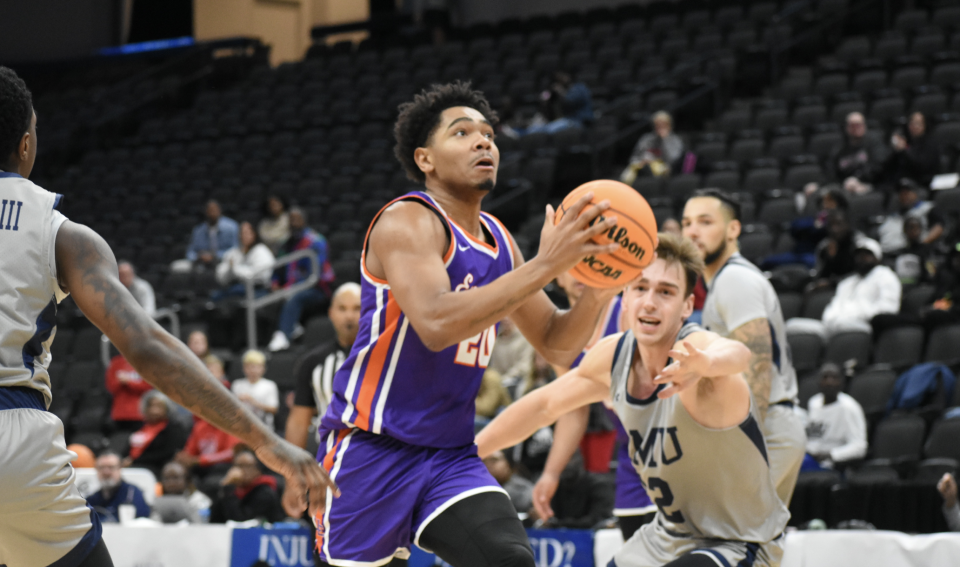 Kenny Strawbridge Jr. drives against Robert Morris.