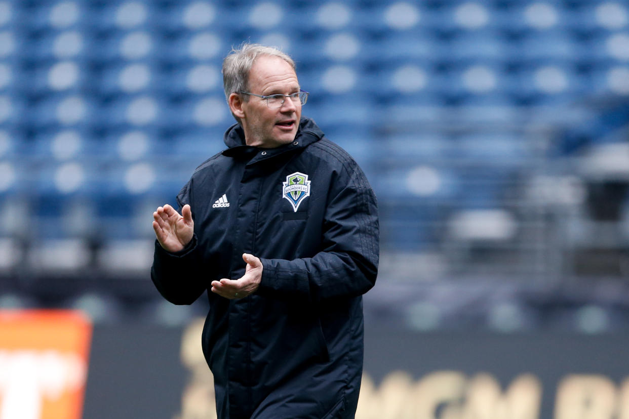 Seattle Sounders coach Brian Schmetzer put his team through one final training session ahead of Sunday's MLS Cup. (Jennifer Buchanan/USA Today)