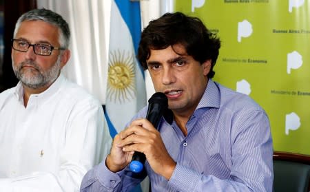 IMAGEN DE ARCHIVO. El exministro de Economía de la provincia de Buenos Aires, Hernán Lacunza, habla durante una conferencia de prensa en La Plata, Buenos Aires.