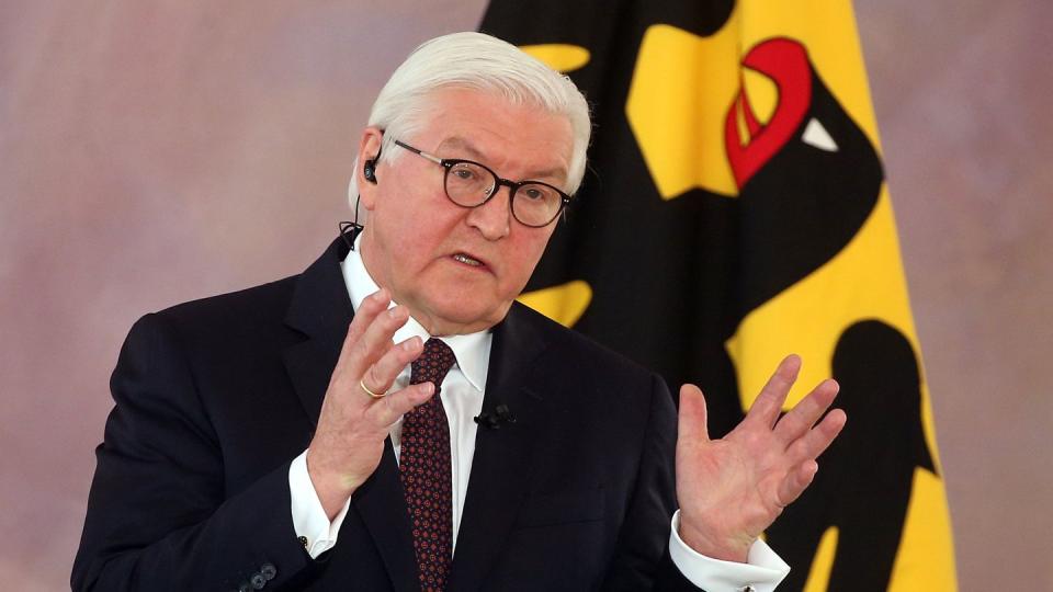 Bundespräsident Frank-Walter Steinmeier hält im Schloss Bellevue zum Thema "Industrie und Klimaschutz am Beispiel der Automobilindustrie" eine Ansprache.