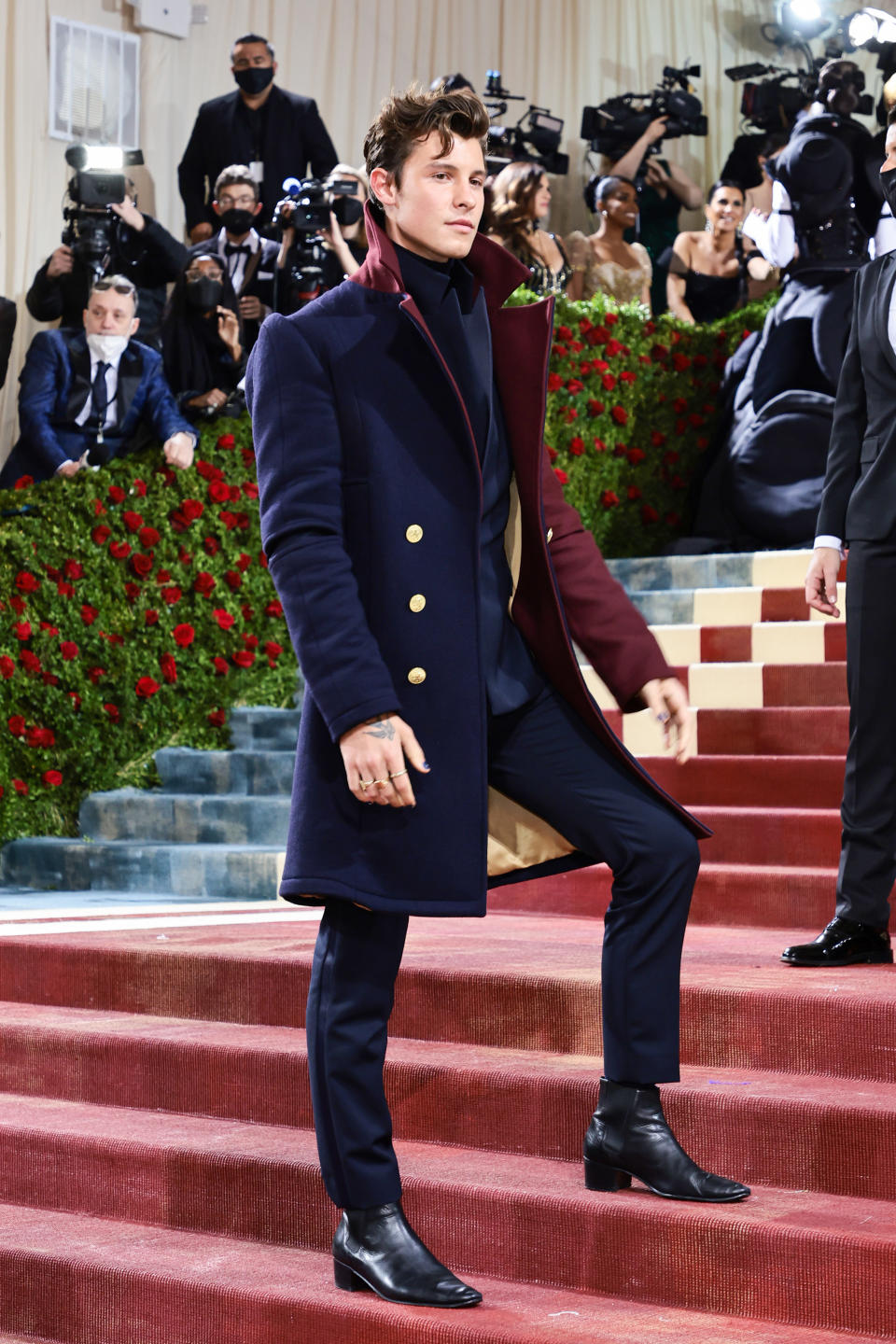 Shawn Mendes in Tommy Hilfiger at the 2022 Met Gala. (Photo by Jamie McCarthy/Getty Images)