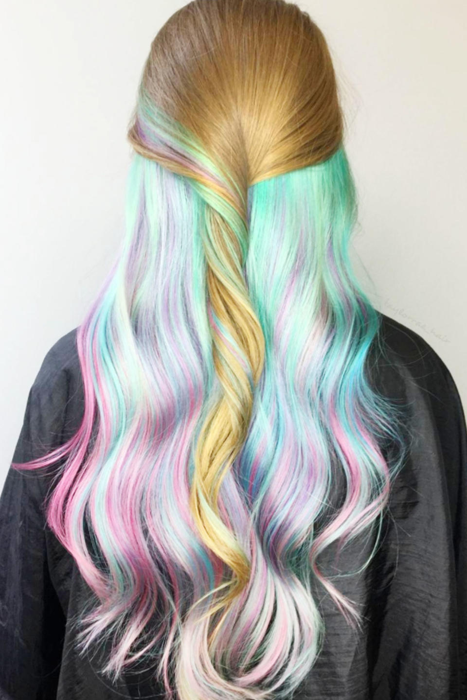 <p>Opalescent under-dye in sea foam, aqua and rose. </p>