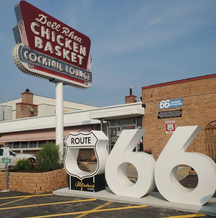 Dell Rhea's Chicken Basket exterior, Willowbrook, Illinois, on Route 66